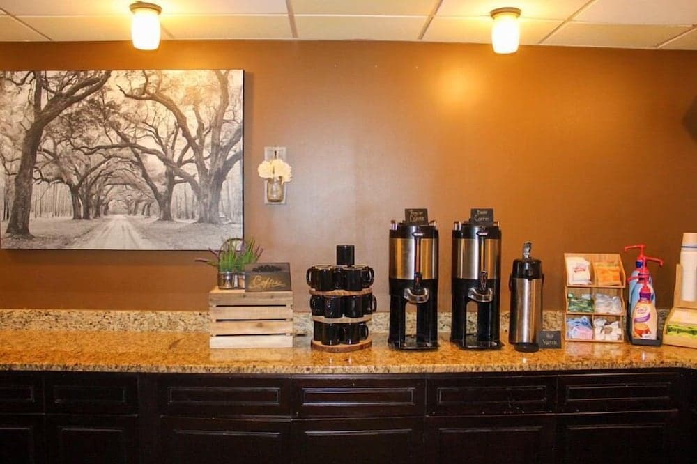 Home Inn Woods Hotel interior in Olive Branch, MS — gallery photo 2