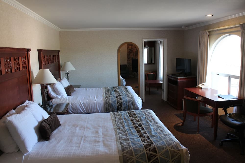 Laurel Inn Motel interior in Salinas, CA — gallery photo 2
