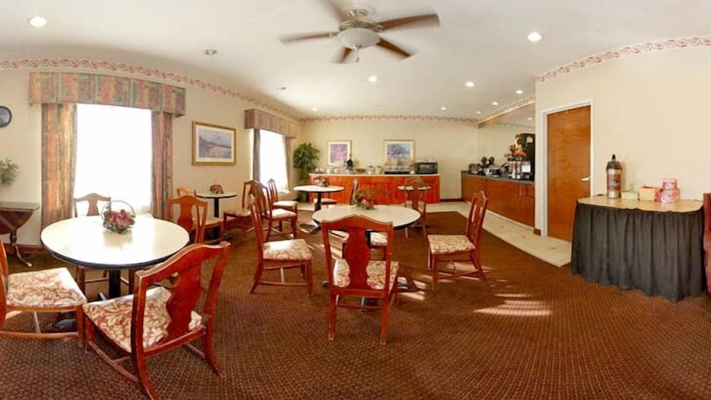 Quality Inn & Suites Evansville North property views in Evansville, IN — gallery photo 3