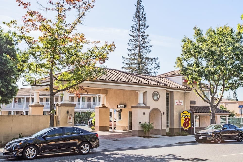 Super 8 by Wyndham Mountain View — hotel in Mountain View, California