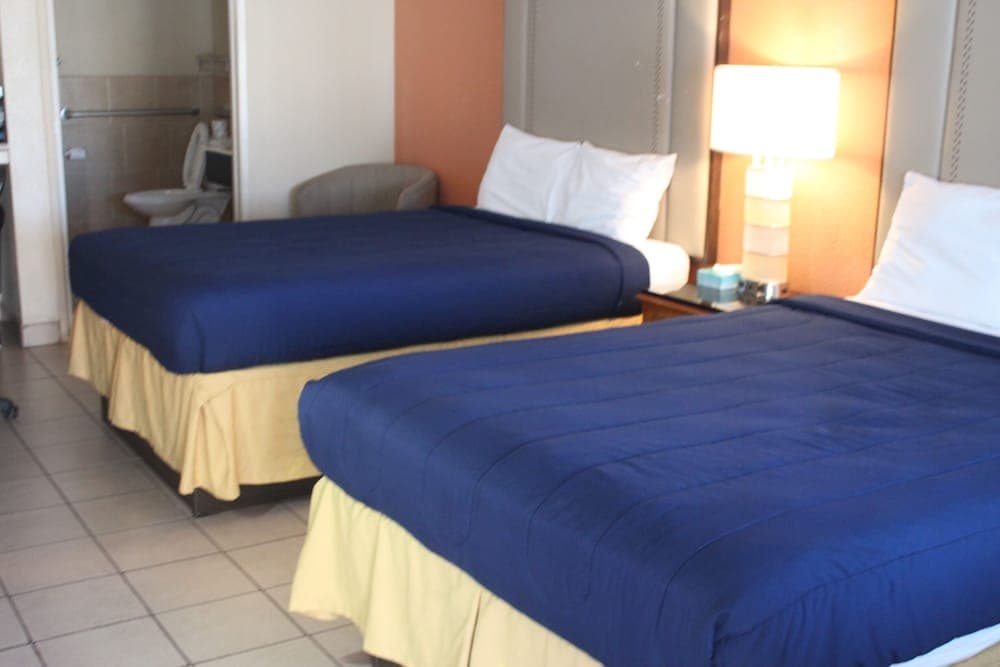 Travelodge by Wyndham Blythe interior in Blythe, CA — gallery photo 2