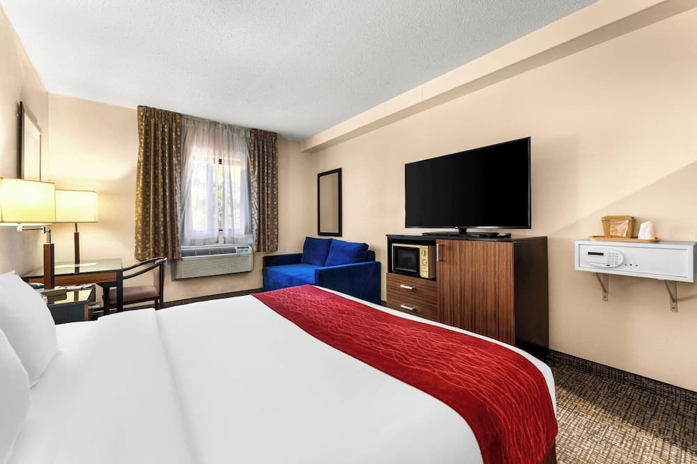 SureStay Plus by Best Western Reading North interior in Reading, PA — gallery photo 2