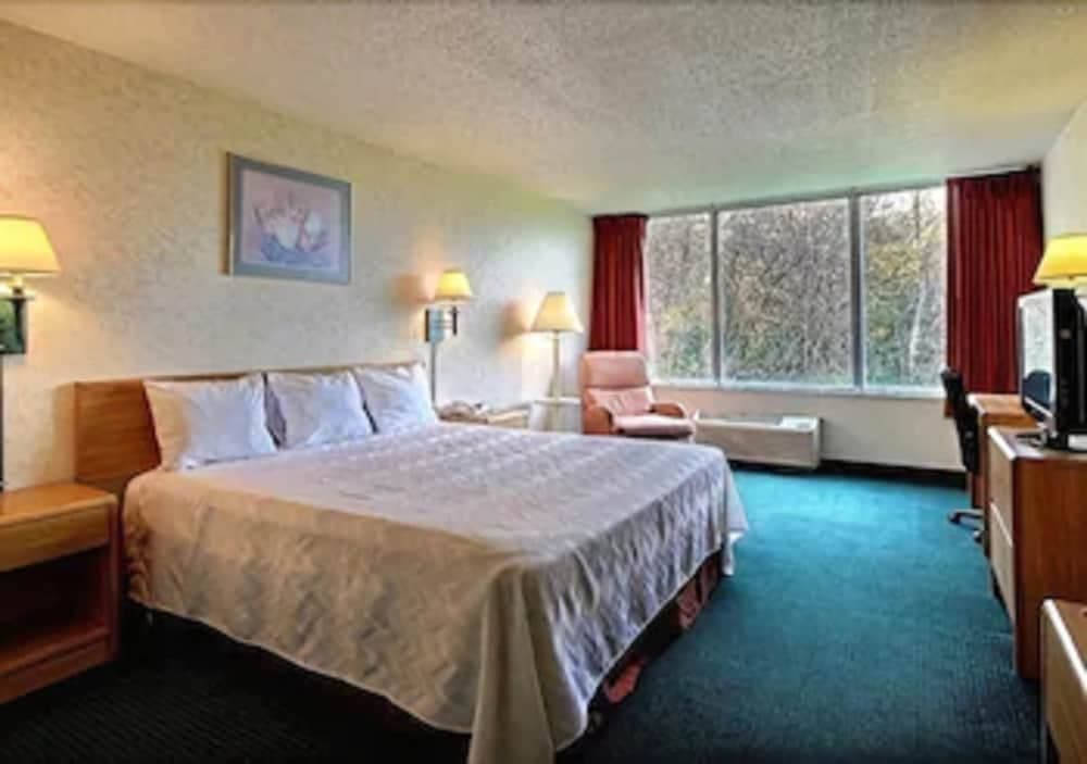 Airport Inn Flint gallery photo in Flint, MI — image 5