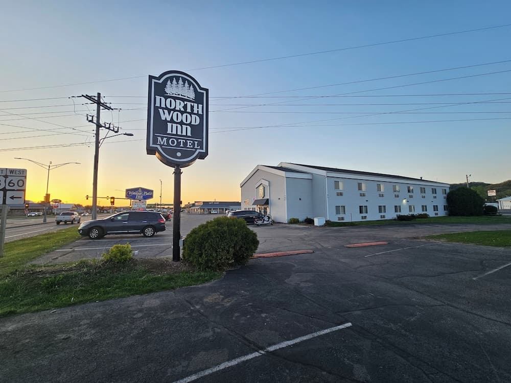 Northwood Inn Prairie Du Chien featured exterior or lobby in Prairie Du Chien, WI — similar hotel