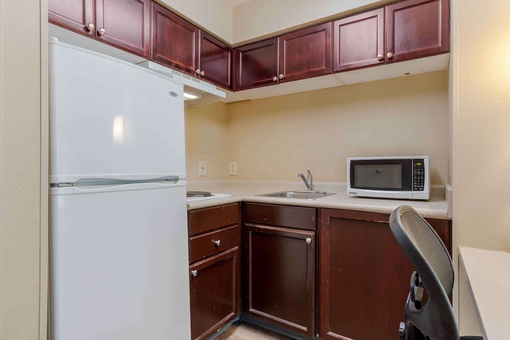 Extended Stay America Suites Houston Med Ctr Braeswood Bl property views in Houston, TX — gallery photo 3