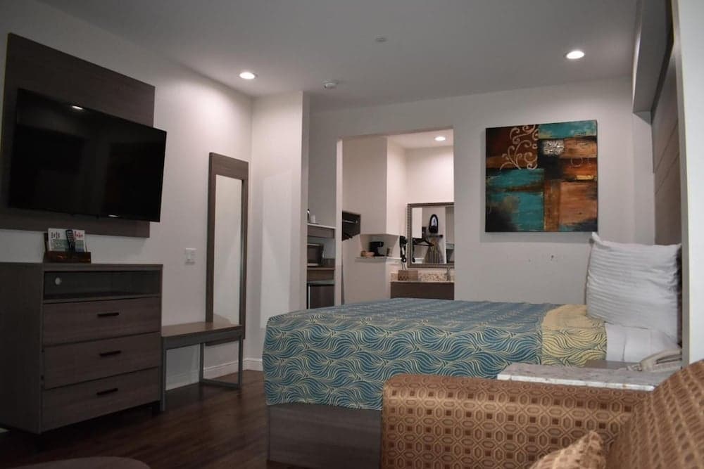 Grand Villa Inn & Suites - Humble property views in Humble, TX — gallery photo 3