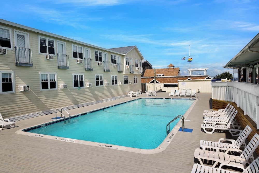 Grove Hotel featured exterior or lobby in Sayville, NY — similar hotel