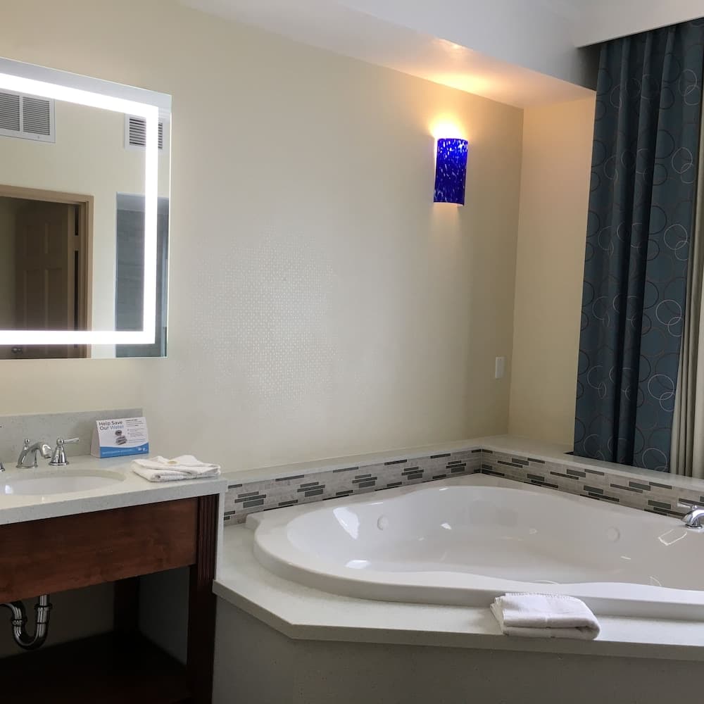 MainStay Suites John Wayne Airport by Choice Hotels gallery photo in Santa Ana, CA — image 62