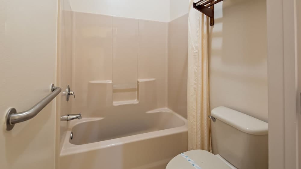 SureStay Hotel By Best Western Mission property views in Mission, TX — gallery photo 3