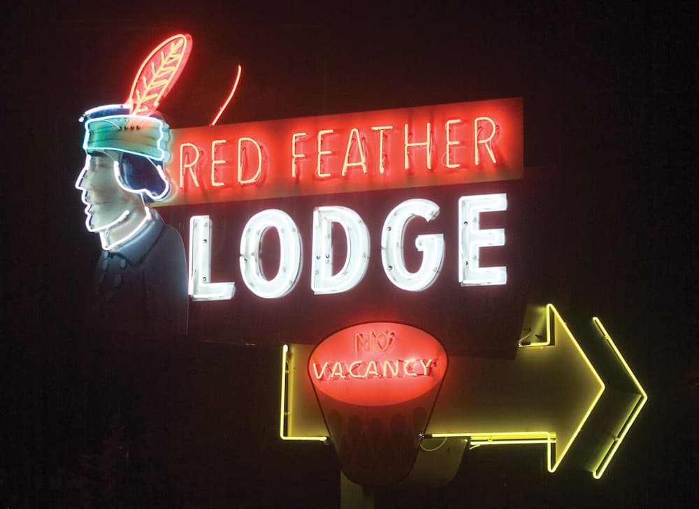 Red Feather Lodge interior in Grand Canyon, AZ — gallery photo 2