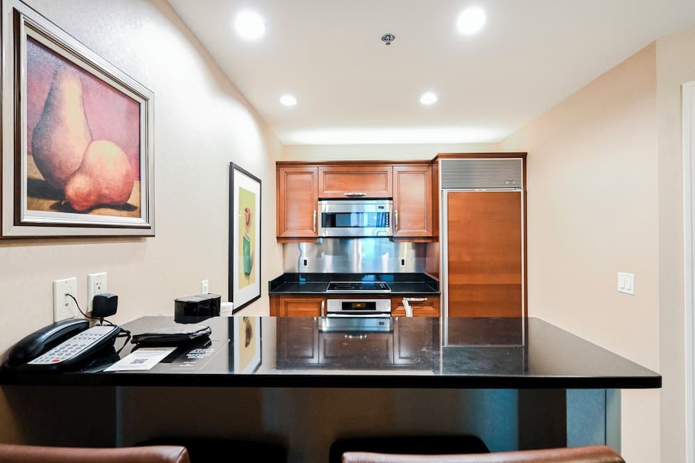 StripViewSuites at Signature property views in Las Vegas, NV — gallery photo 3