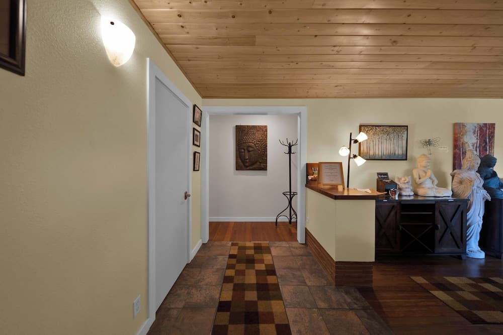 The Inn at Shasta Lake property views in Lakehead, CA — gallery photo 3