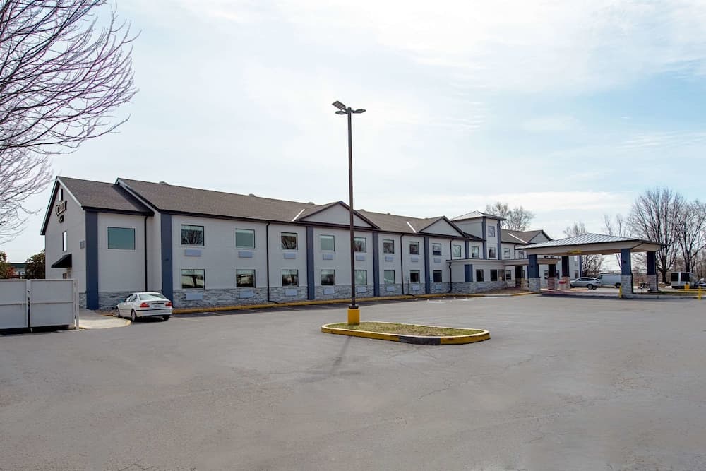 Quality Inn Mishawaka - South Bend featured exterior or lobby in Mishawaka, IN — similar hotel