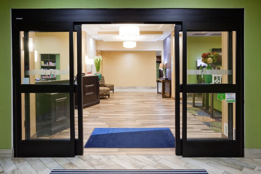 Holiday Inn Express & Suites Davenport by IHG gallery photo in Davenport, IA — image 40