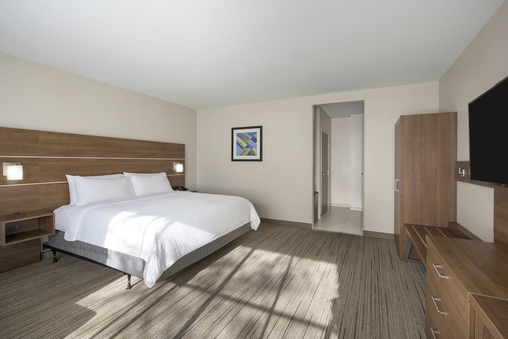 Holiday Inn Express & Suites Phoenix East - Gilbert by IHG gallery photo in Gilbert, AZ — image 14
