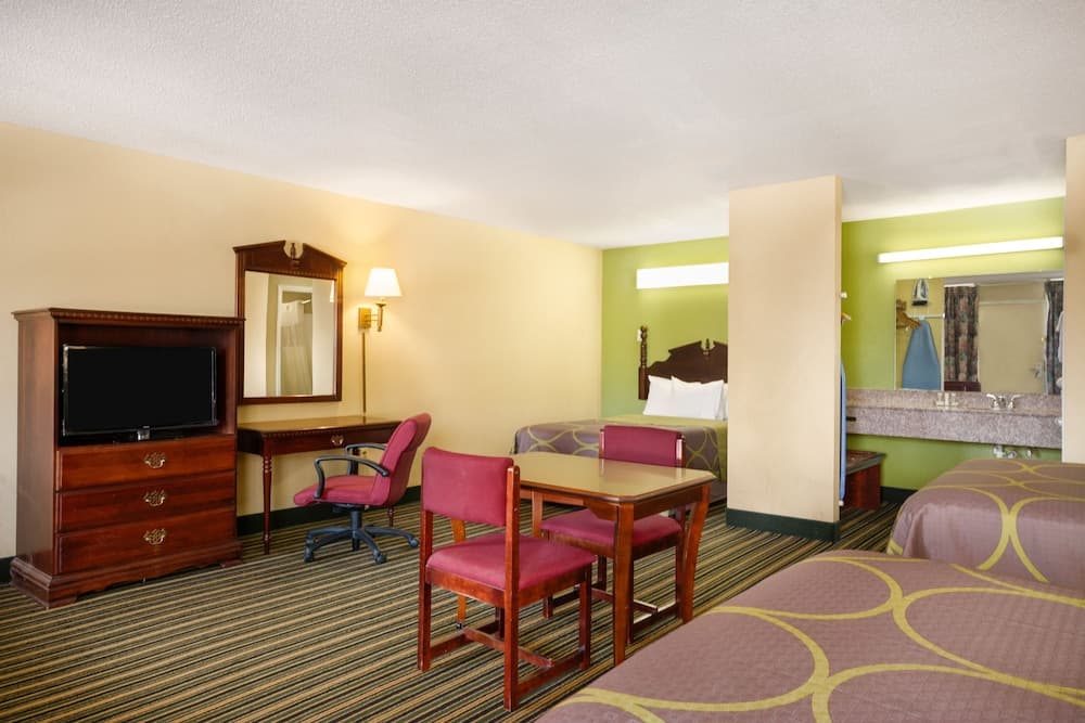 American INN of Orangeburg interior in Orangeburg, SC — gallery photo 2
