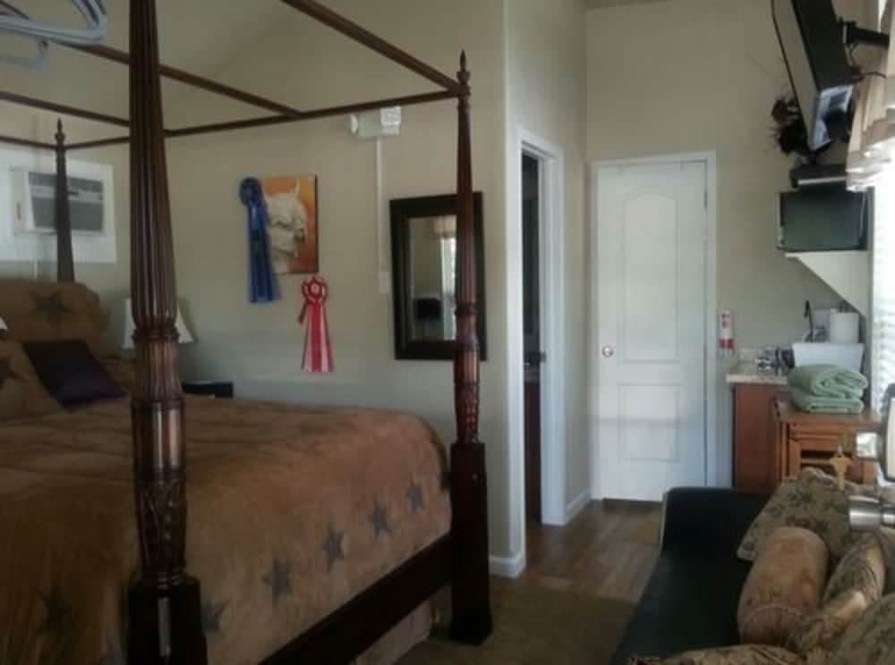 Old Irish Inn gallery photo in Denton, TX — image 36