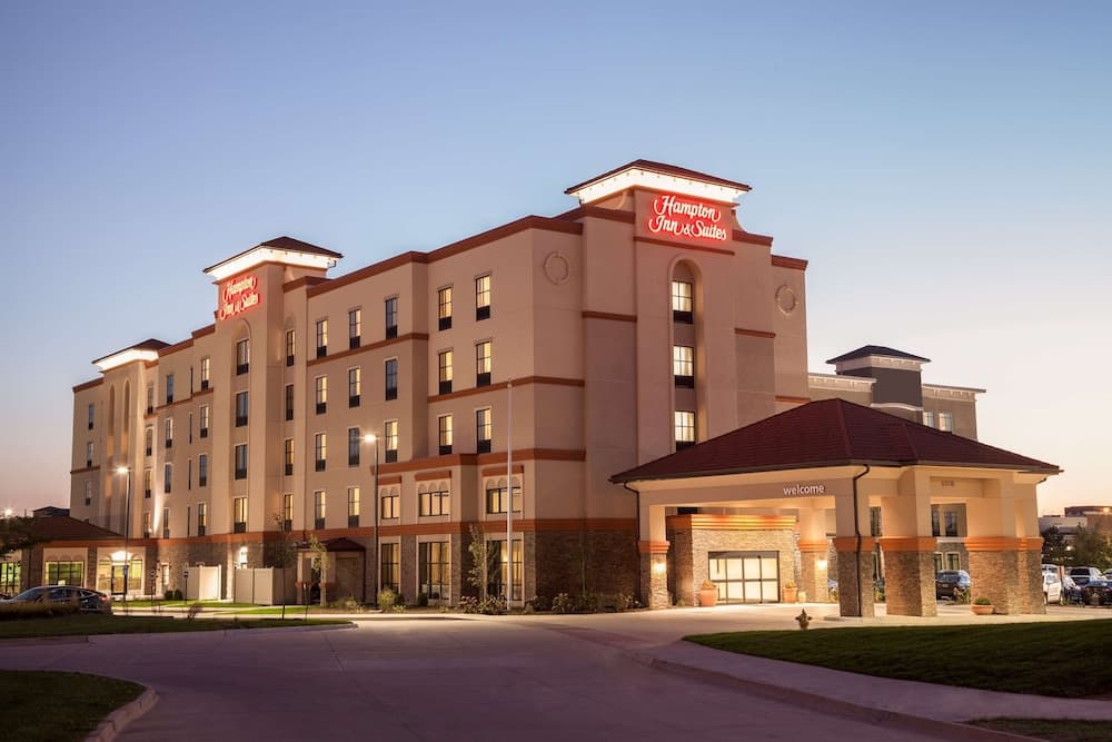 Hampton Inn & Suites West Des Moines/SW Mall Area featured exterior or lobby in West Des Moines, IA — similar hotel