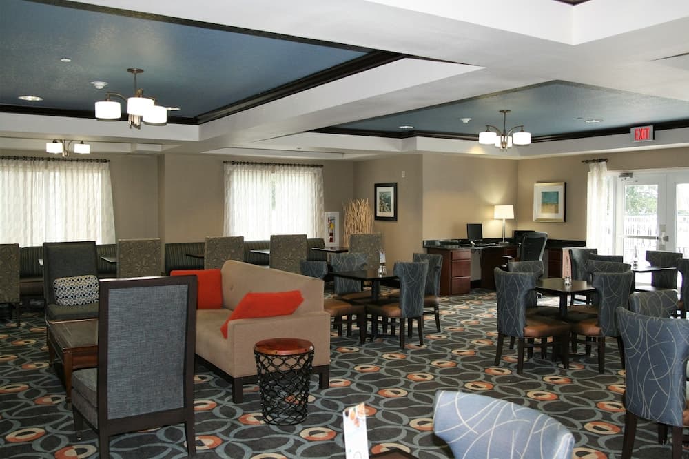Holiday Inn Express Hotel & Suites Brooksville West by IHG gallery photo in Spring Hill, FL — image 7