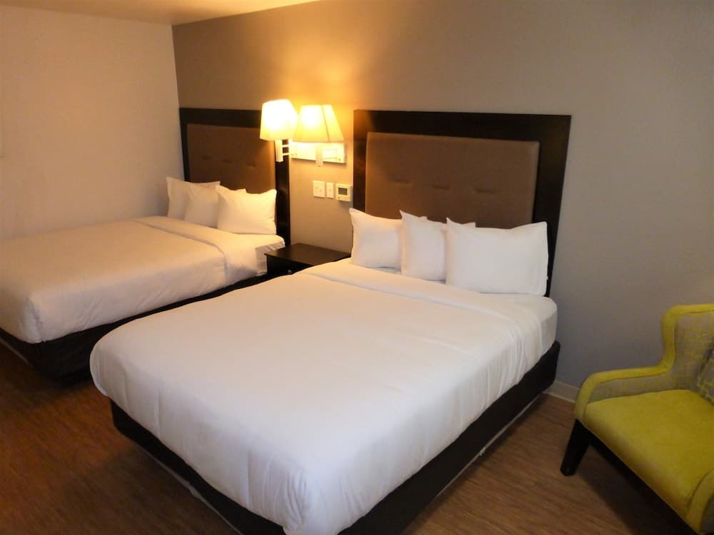 Red Roof Inn Houston – Jersey Village interior in Houston, TX — gallery photo 2
