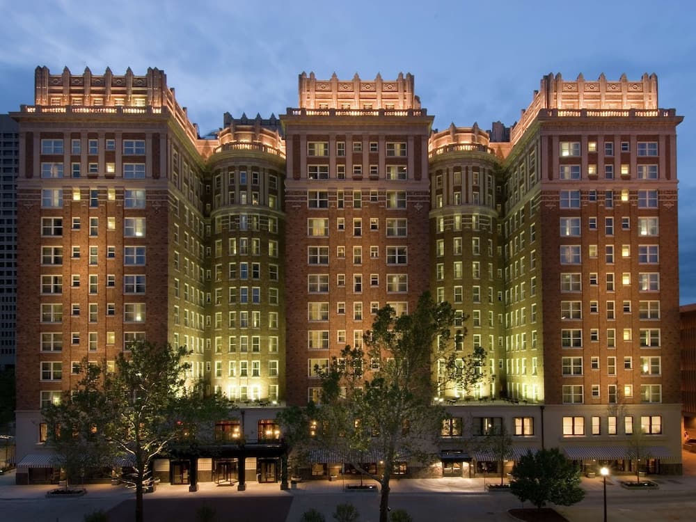 Skirvin Oklahoma City, a Hilton Hotel — hotel in Oklahoma City, Oklahoma