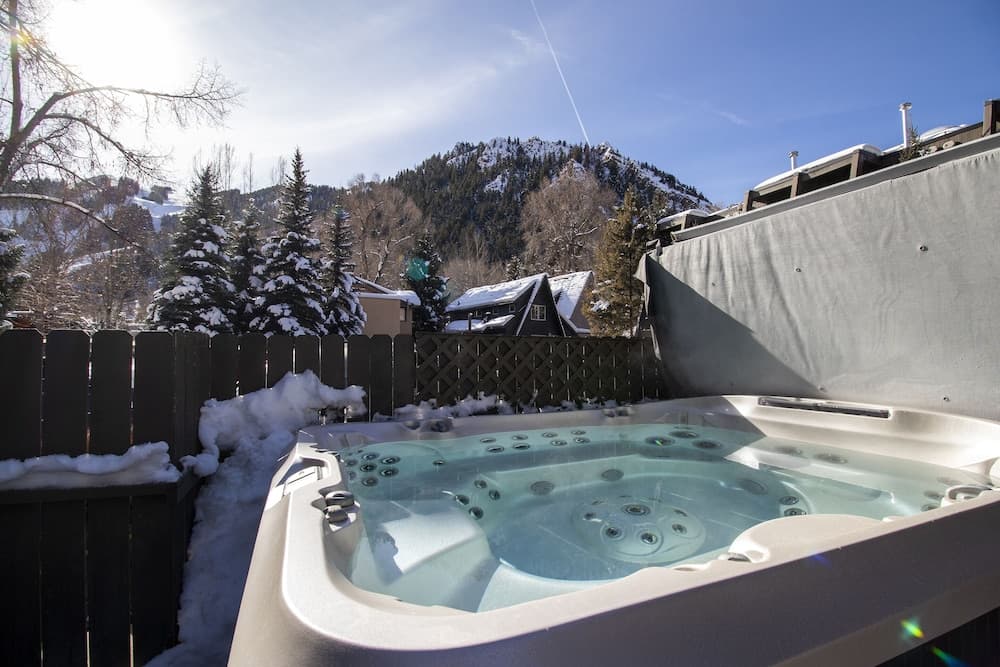 Aspen Mountain Lodge interior in Aspen, CO — gallery photo 2