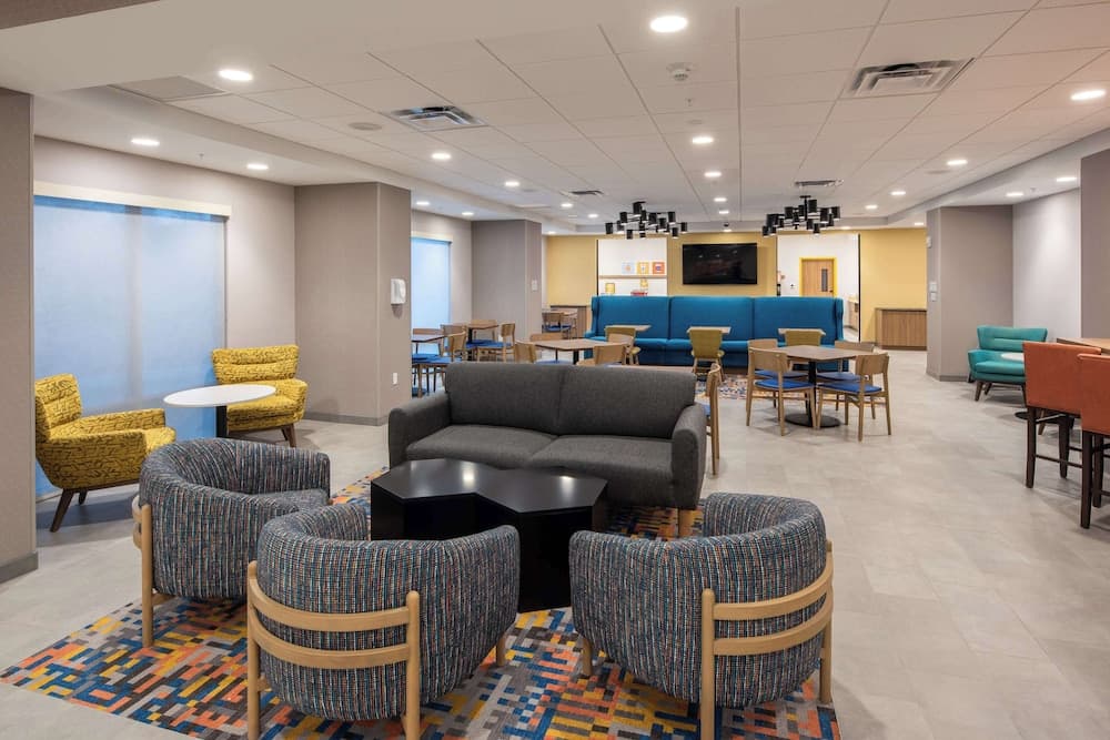 Hampton Inn Cooperstown interior in Cooperstown, NY — gallery photo 2