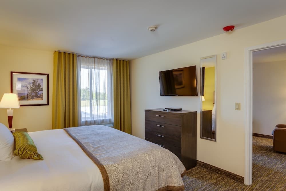 Candlewood Suites College Station At University by IHG interior in Bryan, TX — gallery photo 2