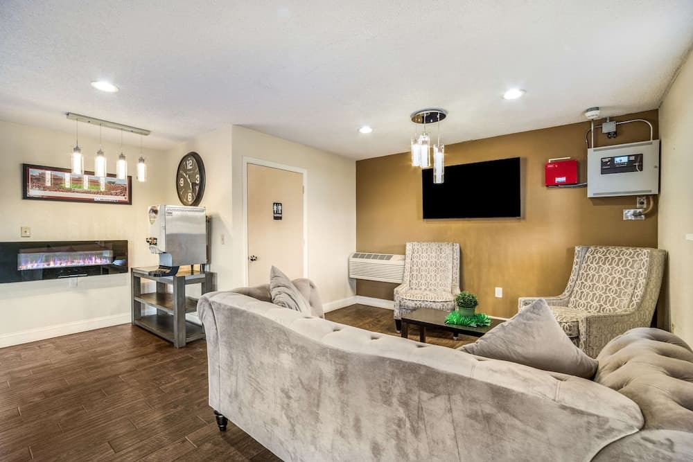 Quality Inn Columbia Airport interior in West Columbia, SC — gallery photo 2