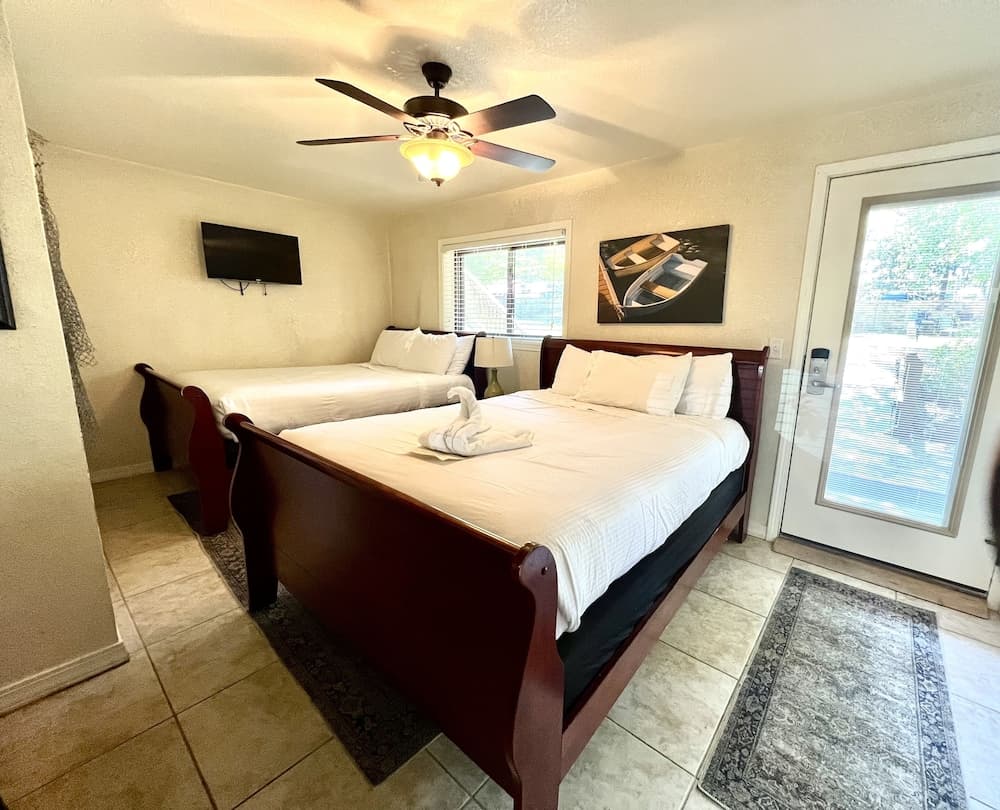 Poolside Queen Cabana with two queen beds, full kitchen and pool access overlooking Lake Ouachita. by RedAwning property views in Mount Ida, AR — gallery photo 3