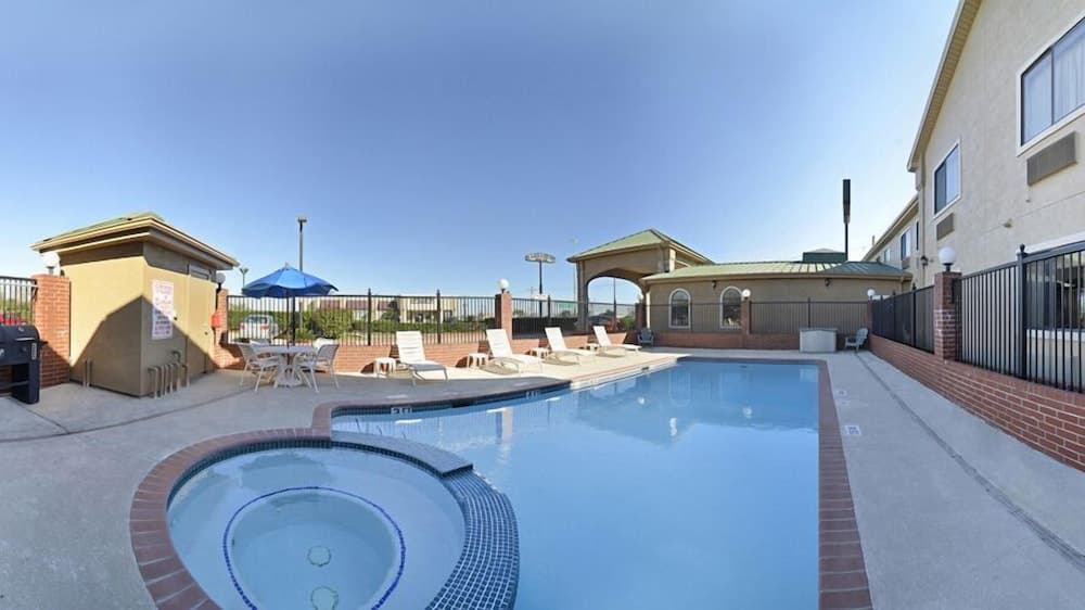 Quality Inn & Suites Beaumont gallery photo in Beaumont, TX — image 39