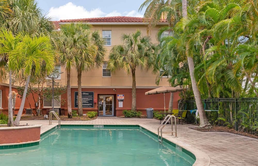 Extended Stay America Premier Suites Ft Lauderdale CypressCk gallery photo in Pompano Beach, FL — image 24