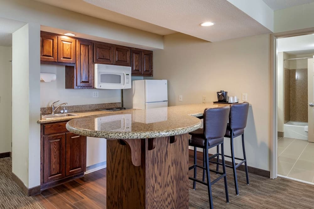Comfort Suites Oshkosh West gallery photo in Oshkosh, WI — image 13