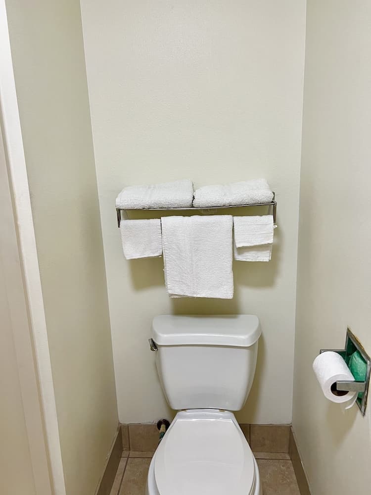 Red Roof Inn & Suites Houma gallery photo in Houma, LA — image 17
