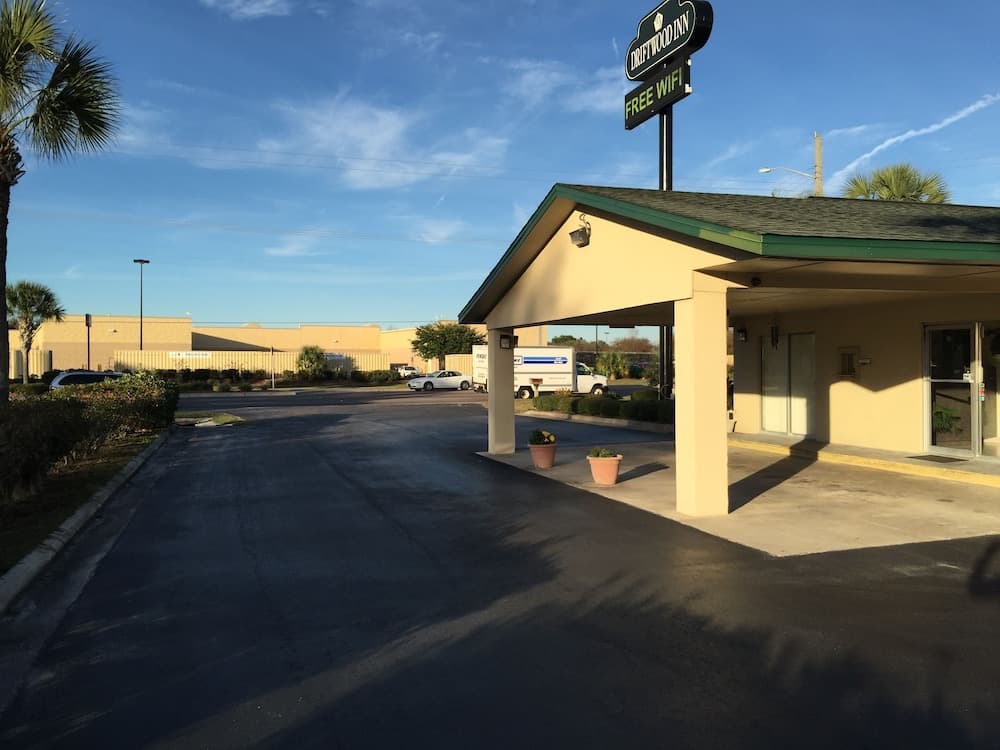 Driftwood Inn featured exterior or lobby in Lake City, FL — similar hotel