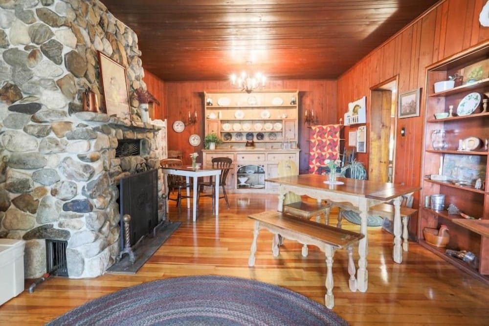 The Historic Northern Hotel property views in Coolin, ID — gallery photo 3