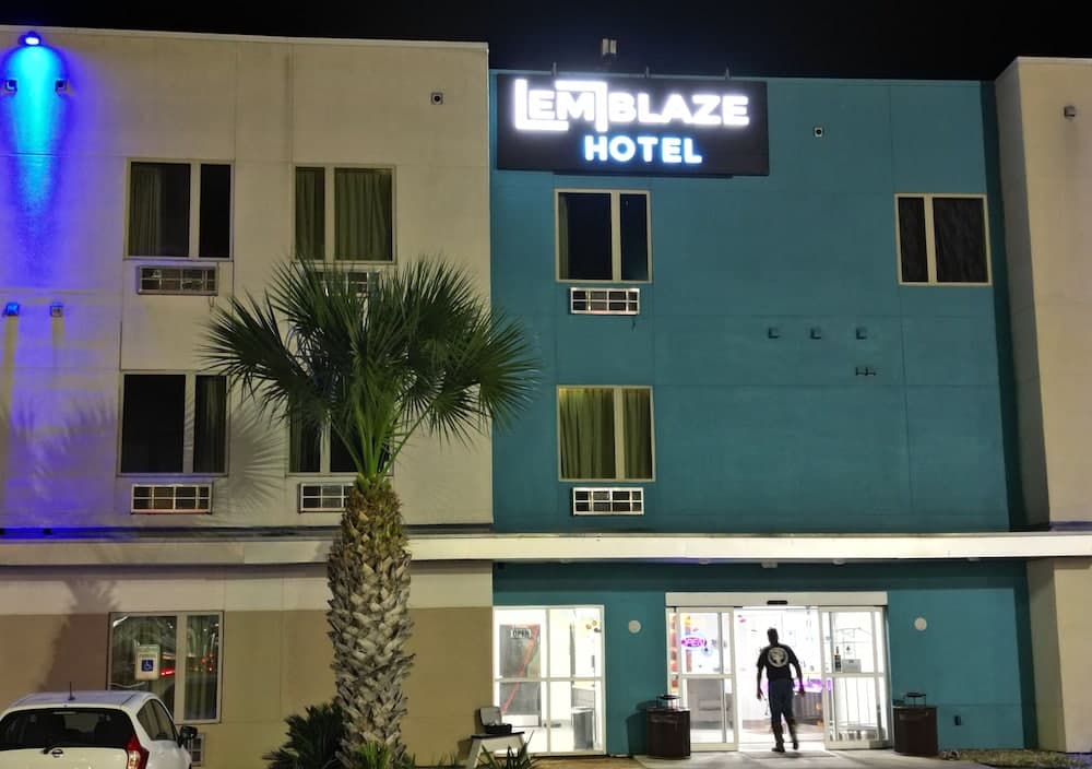 Emblaze Hotel — hotel in Three Rivers, Texas