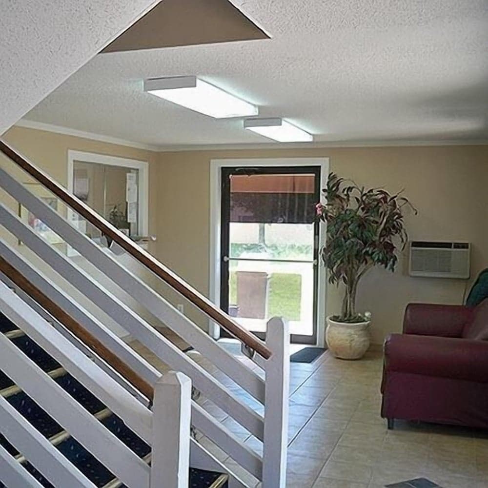 Economy Inn Wentzville interior in Wentzville, MO — gallery photo 2
