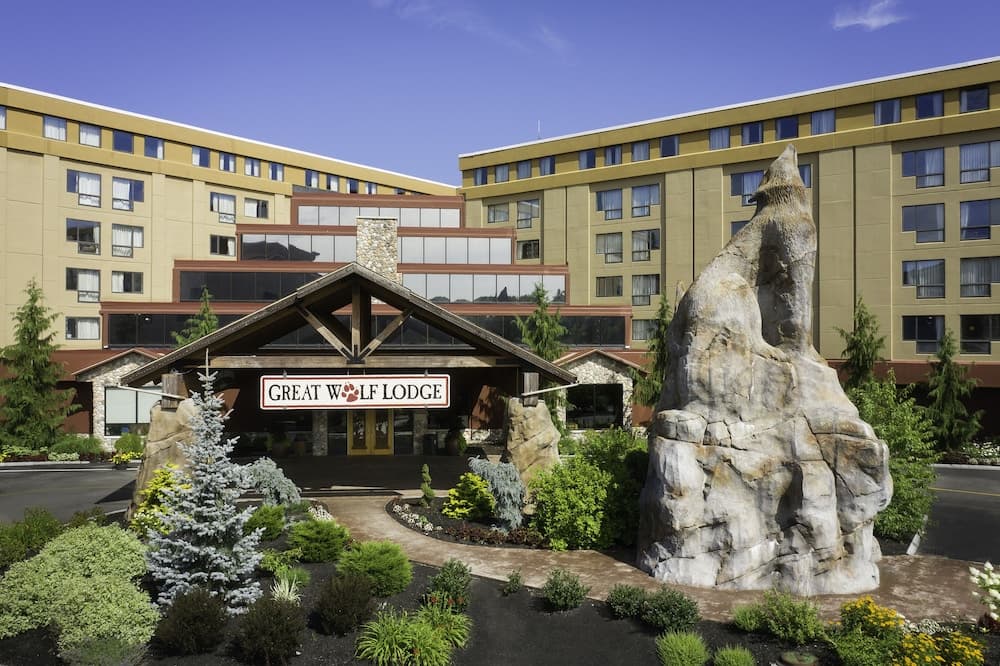 Great Wolf Lodge Boston / Fitchburg, MA featured exterior or lobby in Fitchburg, MA — similar hotel