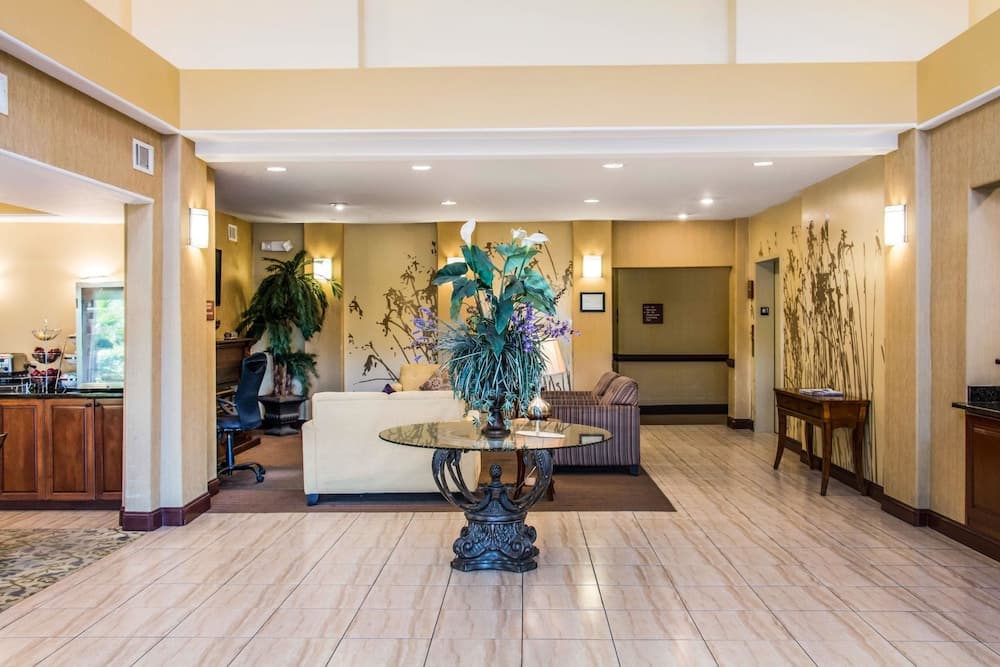 Sleep Inn & Suites Pooler - Savannah Area interior in Pooler, GA — gallery photo 2