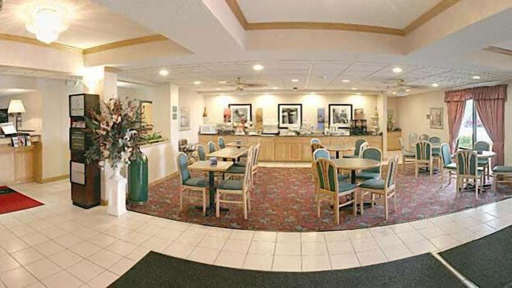 Hampton Inn Sturgis-Lagrange Area gallery photo in Sturgis, MI — image 32