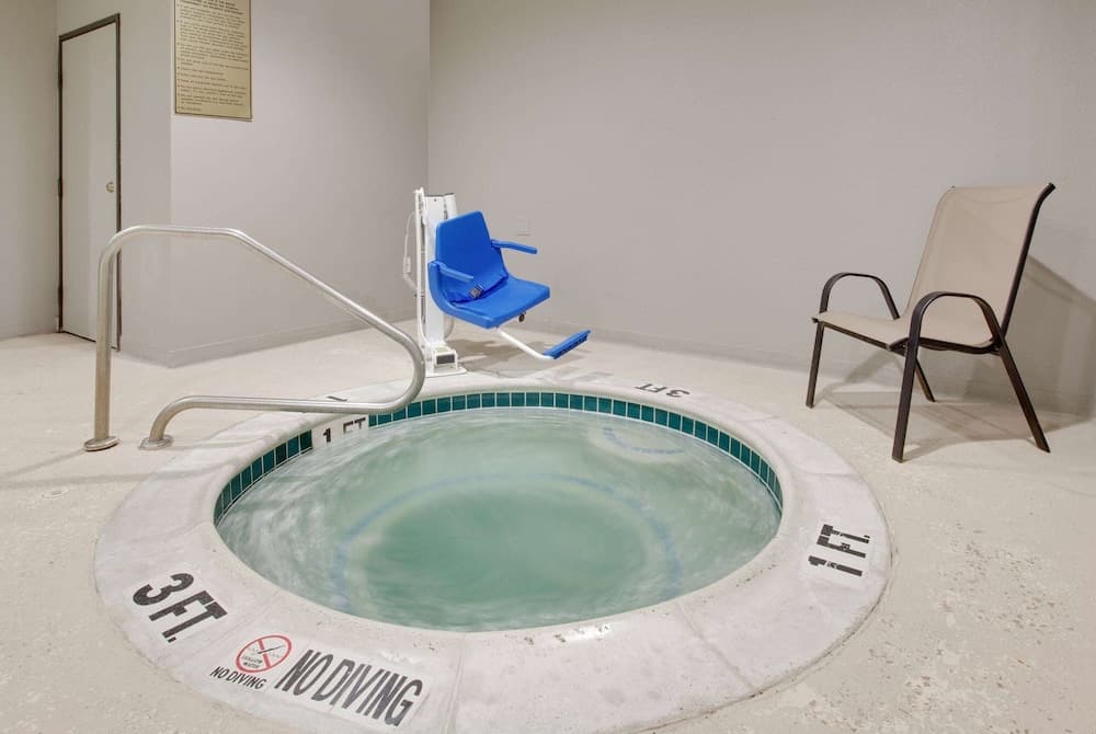 Days Inn by Wyndham Mesquite Rodeo TX gallery photo in Mesquite, TX — image 7