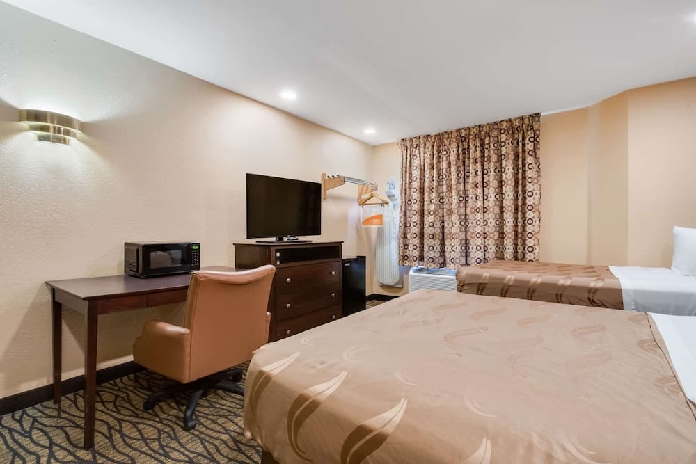Quality Inn Lees Summit - Kansas City gallery photo in Lee's Summit, MO — image 19