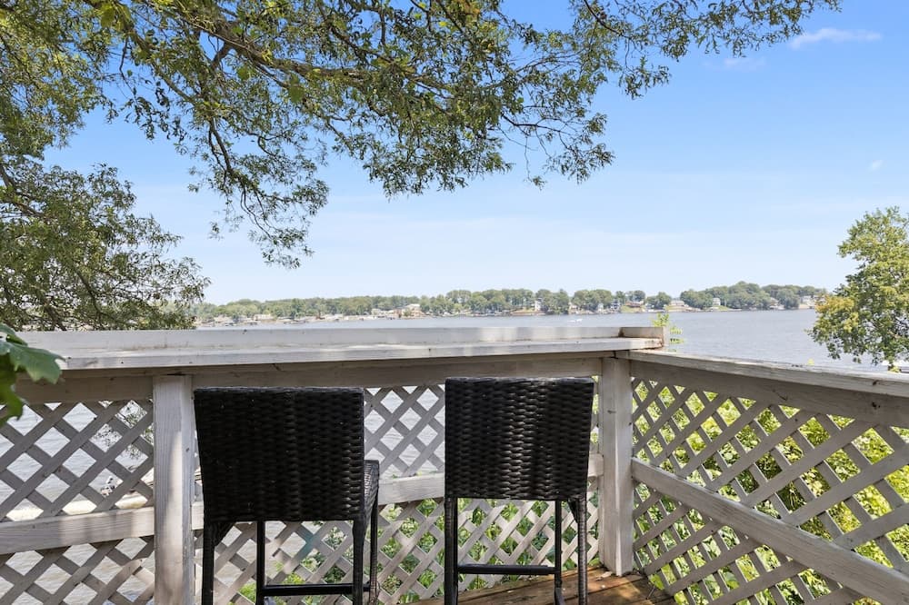 Dave's Last Resort Lakeside - Long Stay Discount - Cozy Cabin 6 1 Bedroom Hotel Room — hotel in Monticello, Indiana