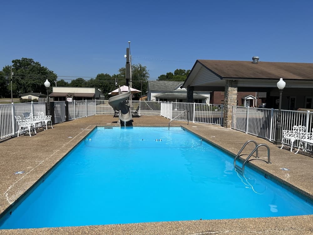 Yellow Diamond Inn interior in Murfreesboro, AR — gallery photo 2