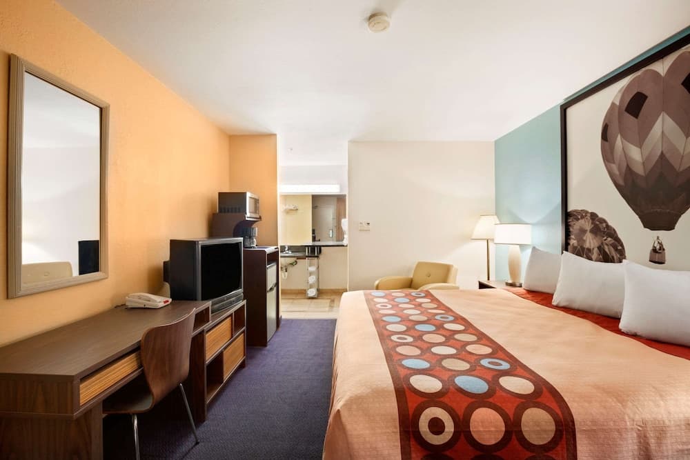 Super 8 by Wyndham Indio gallery photo in Indio, CA — image 15