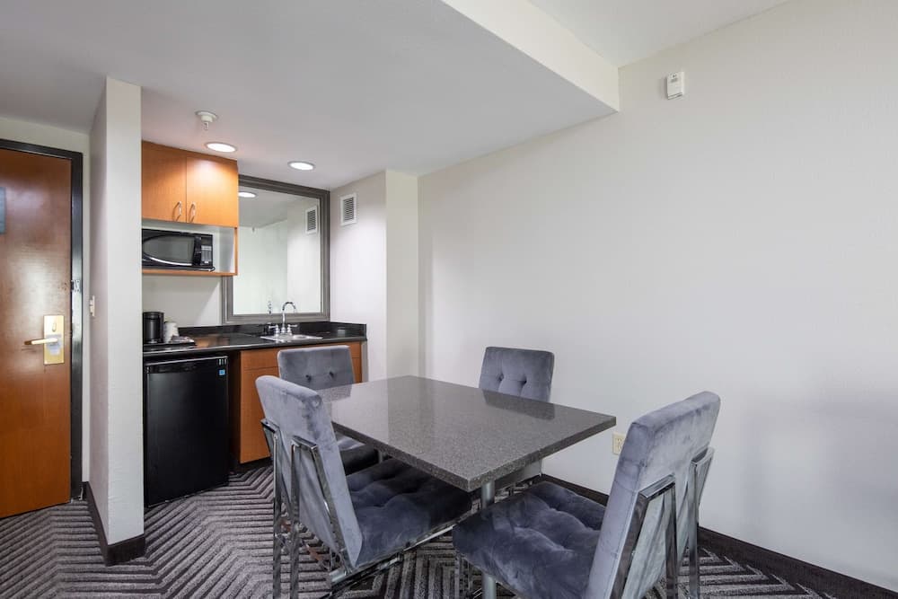 Best Western Inn & Suites San Mateo - San Francisco Airport gallery photo in San Mateo, CA — image 23