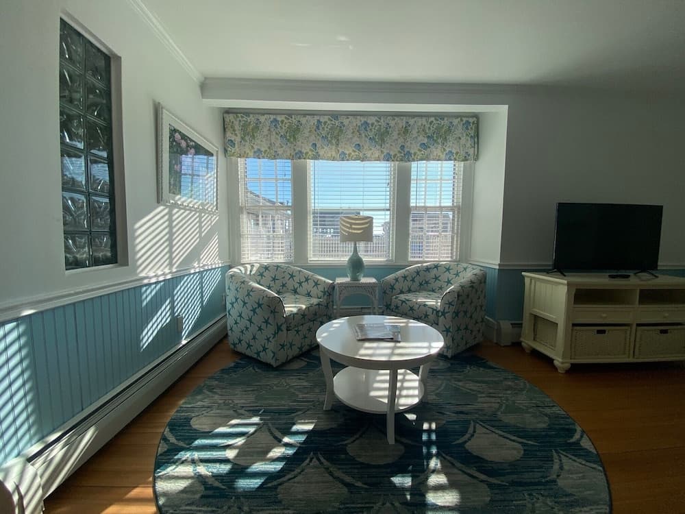 Beach Breeze Inn property views in Falmouth, MA — gallery photo 3