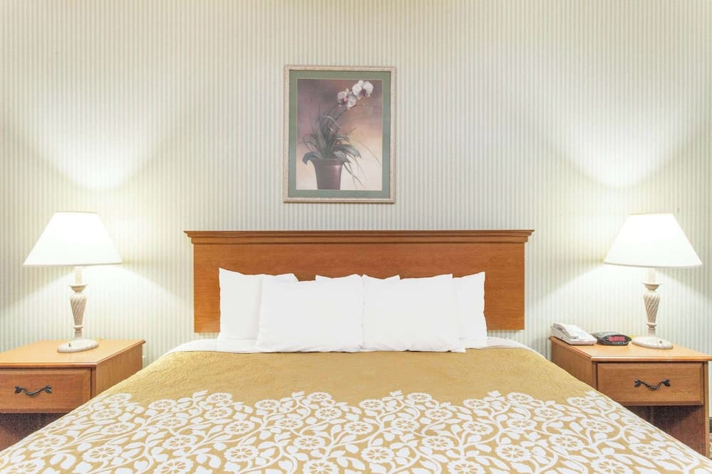 Days Inn & Suites by Wyndham Seaford interior in Seaford, DE — gallery photo 2