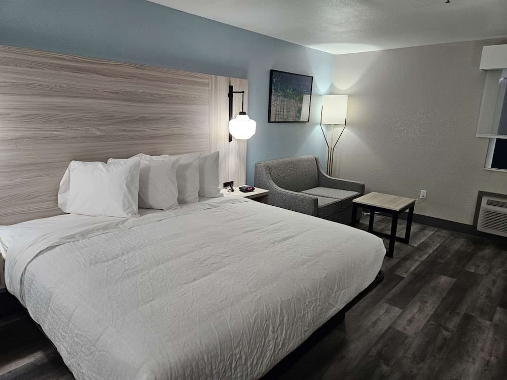 Best Western Park City Wichita North property views in Park City, KS — gallery photo 3